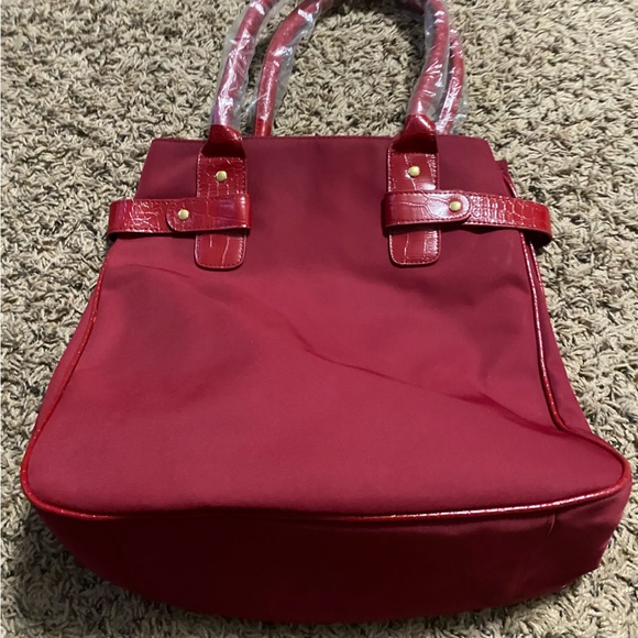 Mid sized Square Unbranded Red Handbag NWOT 13” x 13” - Picture 9 of 10
